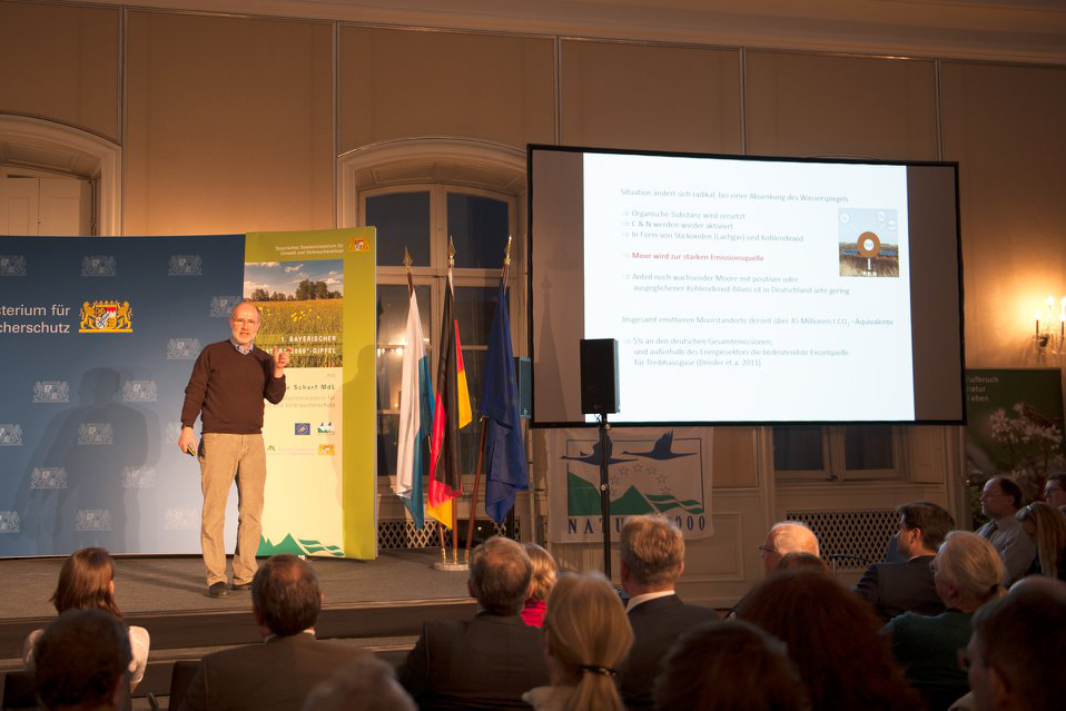 Prof. Dr. Harald Lesch hält einen Vortrag am 1. Bayerischen Natura 2000-Gipfel am 29. Januar 2018 in Schloss Nymphenburg.