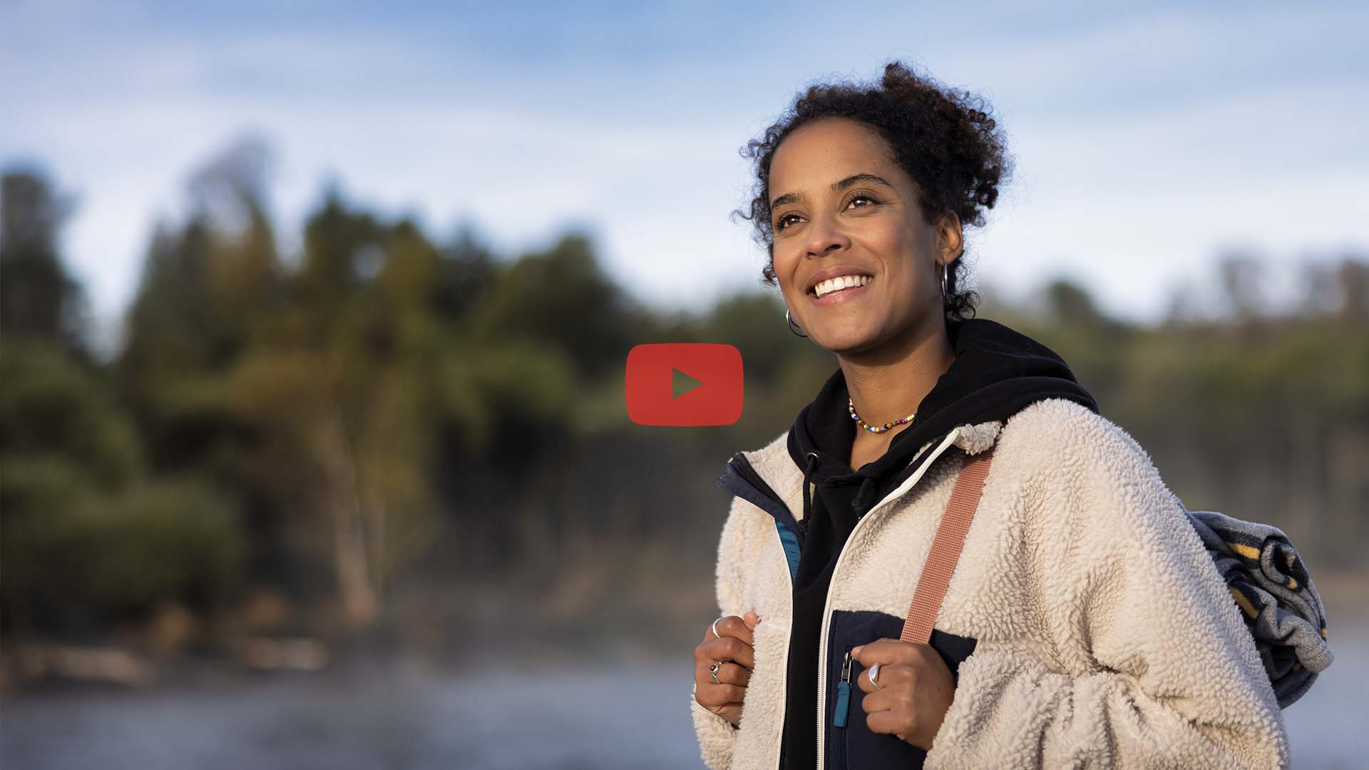 Portraitaufnahme der Schauspielerin und Natura 2000-Botschafterin Pia Amofa-Antwi.