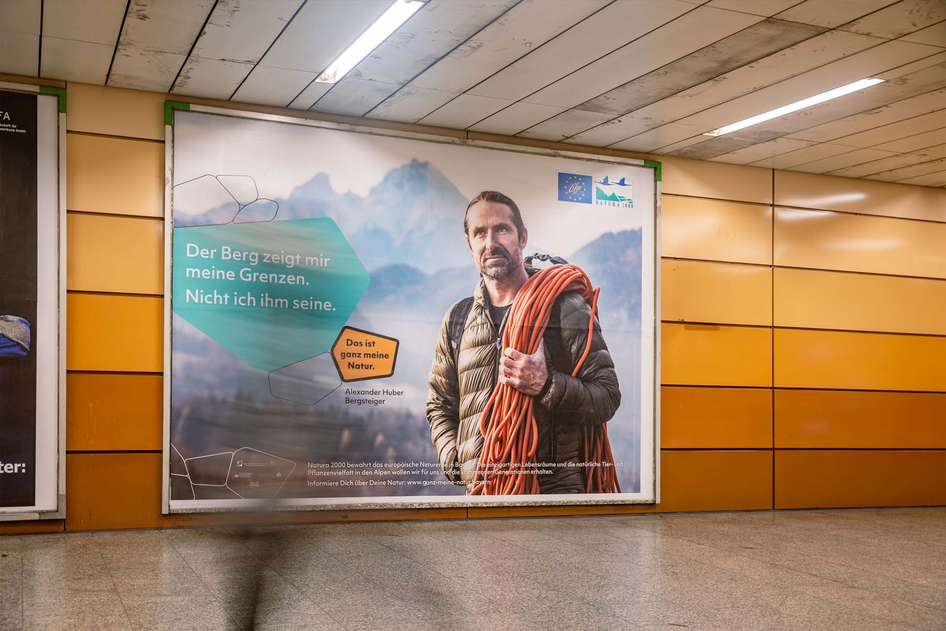 Großflächen Plakat von Natura 2000-Botschafter Alexander Huber in München.