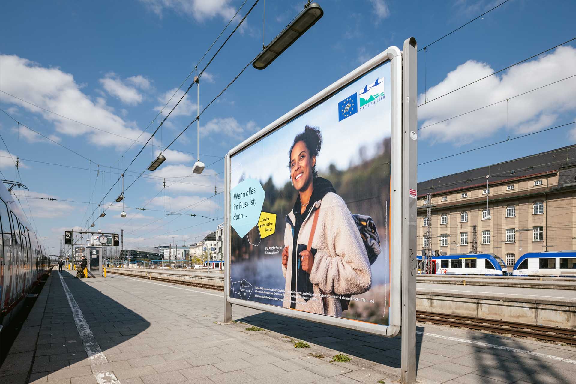 Großflächenplakat der Natura 2000-Botschafterinnen und Botschafter in München.